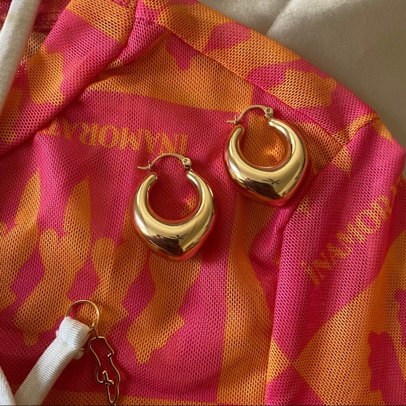 Sculptural Heart Shape Oval Hoop Earrings - Picture 7 of 12